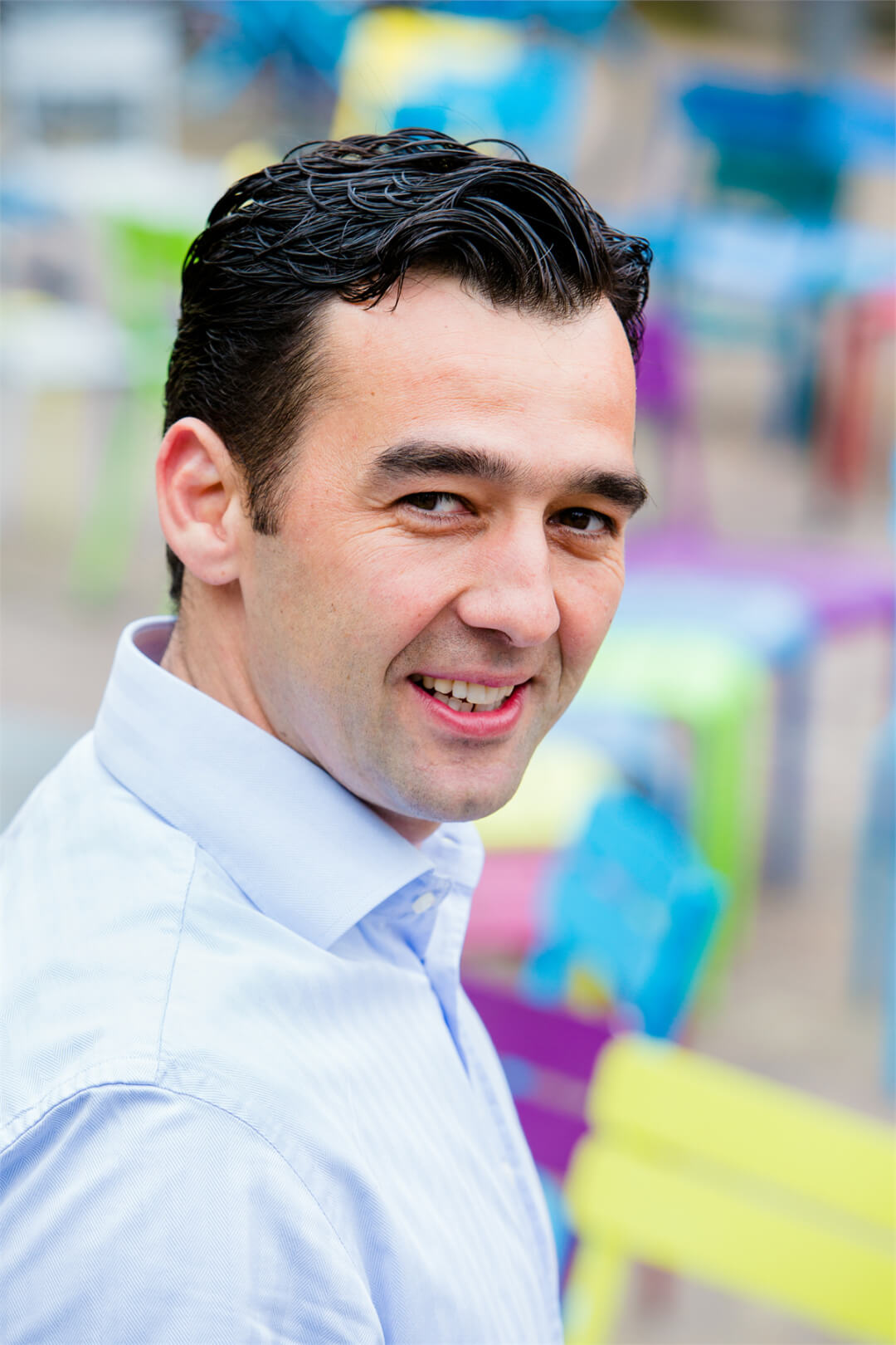 portret eigenaar adrian Voor een enthousiaste en ambitieuze rijinstructeur heb je aan Adrian een goede, Adrian doet dit al jaren en heeft zeker verstand van wat hij doet.